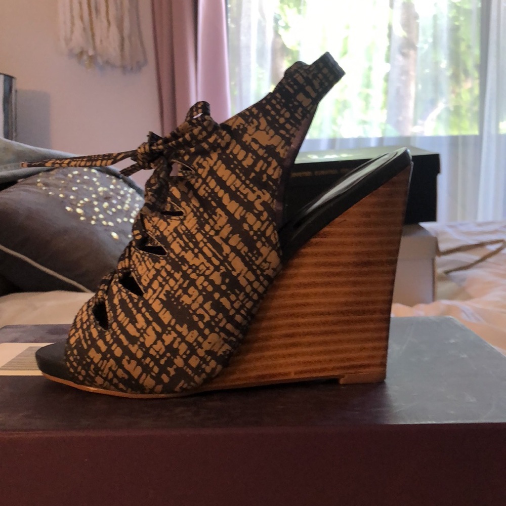 Anthropologie - Due Farina Lace-Up Wedges - Picture 5 of 6